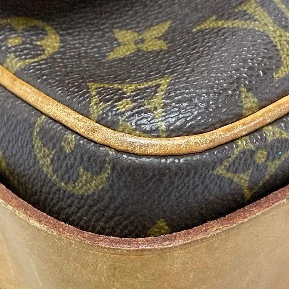 Authentic Louis Vuitton cartouchiere GM monogram crossbody